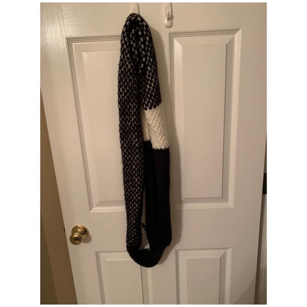 Knit scarf